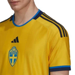 Camiseta Adidas Suecia Primera Equipación 2022-2023 10 Camiseta Adidas Suecia Primera Equipación 2022-2023 -Nike Tienda de ventas camiseta adidas suecia primera equipacion world cup 2022 yellow 3