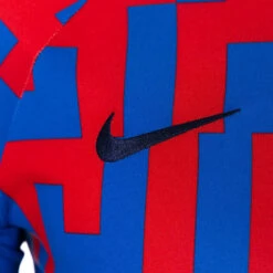 Camiseta Nike FC Barcelona Pre-Match 2022-2023 -Nike Tienda de ventas camiseta nike fc barcelona pre match 2022 2023 signal blue obsidian university red 3