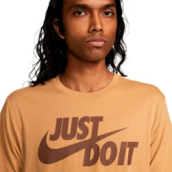 Camiseta Nike Sportswear Just Do It Swoosh 8 Camiseta Nike Sportswear Just Do It Swoosh -Nike Tienda de ventas camiseta nike sportswear club elemental gold 2