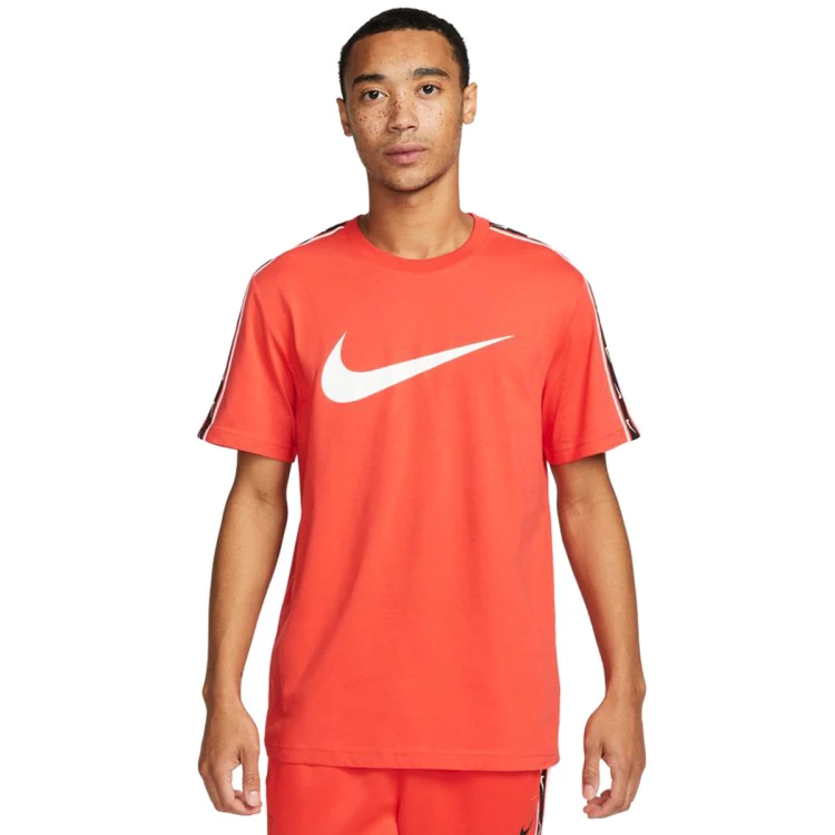 Camiseta Nike Sportswear Repeat Swoosh 3 Camiseta Nike Sportswear Repeat Swoosh
