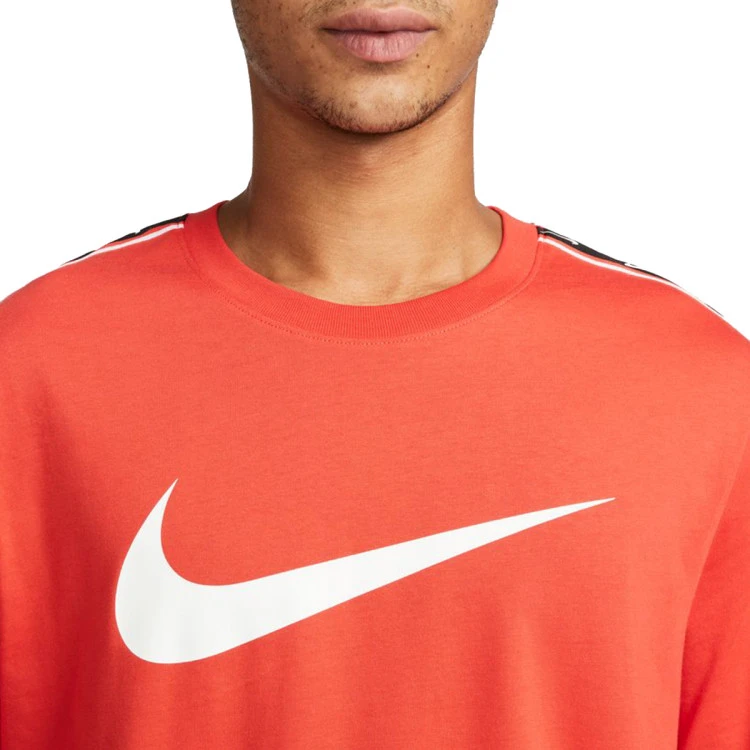 Camiseta Nike Sportswear Repeat Swoosh 6 Camiseta Nike Sportswear Repeat Swoosh - Imagen 4
