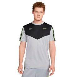 Camiseta Nike Sportswear Repeat