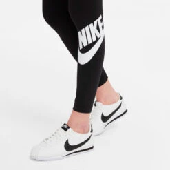 Malla Nike Sportswear Essentials Graphic Futura Mujer 7 Malla Nike Sportswear Essentials Graphic Futura Mujer -Nike Tienda de ventas malla nike sportswear essential leggings futura hr mujer black white 2