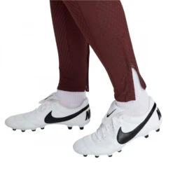 Pantalón Largo Nike Liverpool FC Training 2022-2023 -Nike Tienda de ventas pantalon largo nike liverpool fc training 2022 2023 burgundy crush 3 1