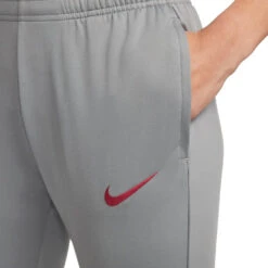 Pantalón Largo Nike Liverpool FC Training 2022-2023 Mujer -Nike Tienda de ventas pantalon largo nike liverpool fc training 2022 2023 mujer smoke grey tough red 3