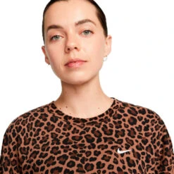 Sudadera Nike Leopard Aop Mujer -Nike Tienda de ventas top nike crew leopard aop mujer archaeo brown white gcw1 2